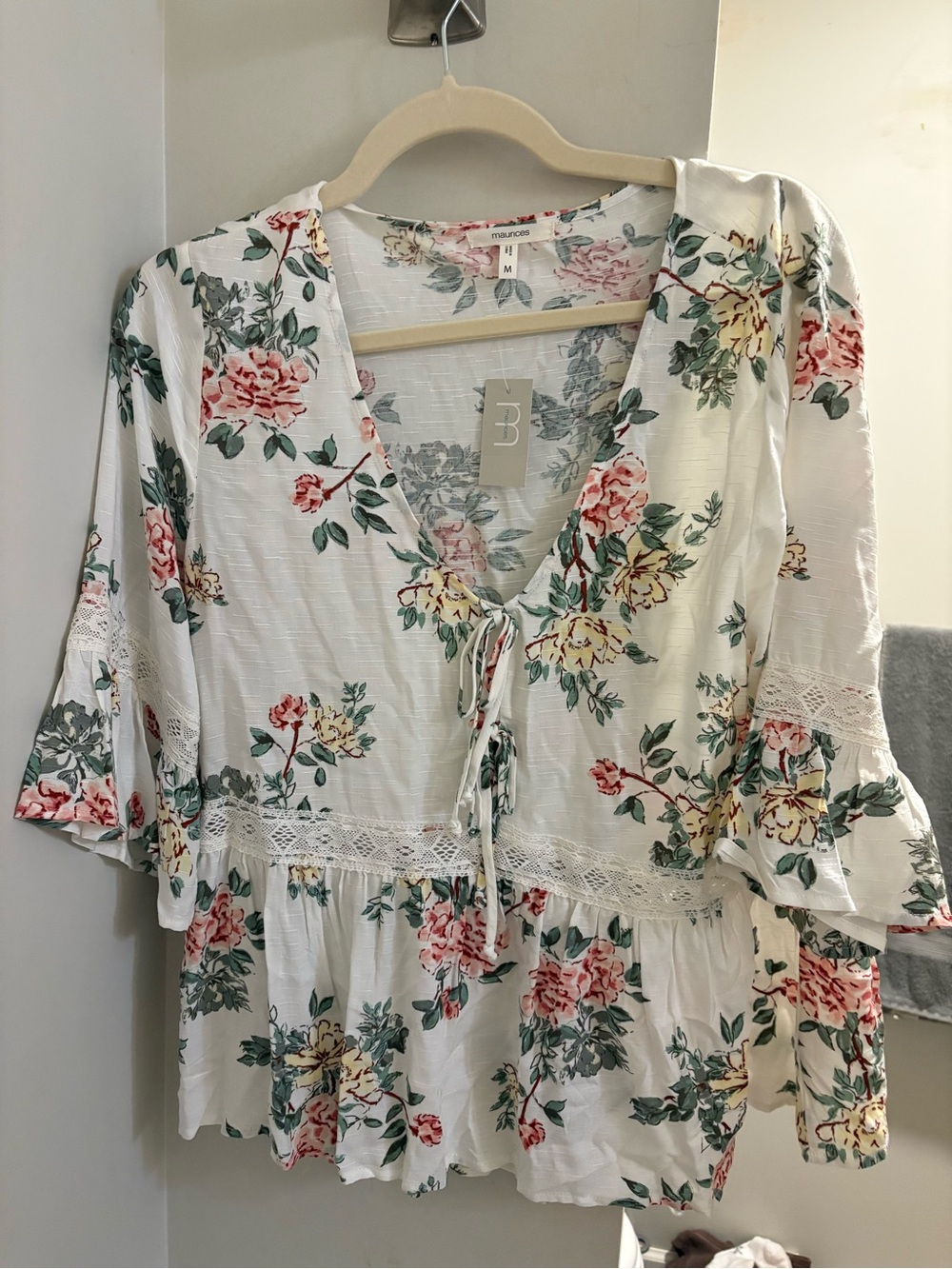 Maurices NWT Floral Boho Lace Trim Peplum Top Medium - Picture 2 of 3